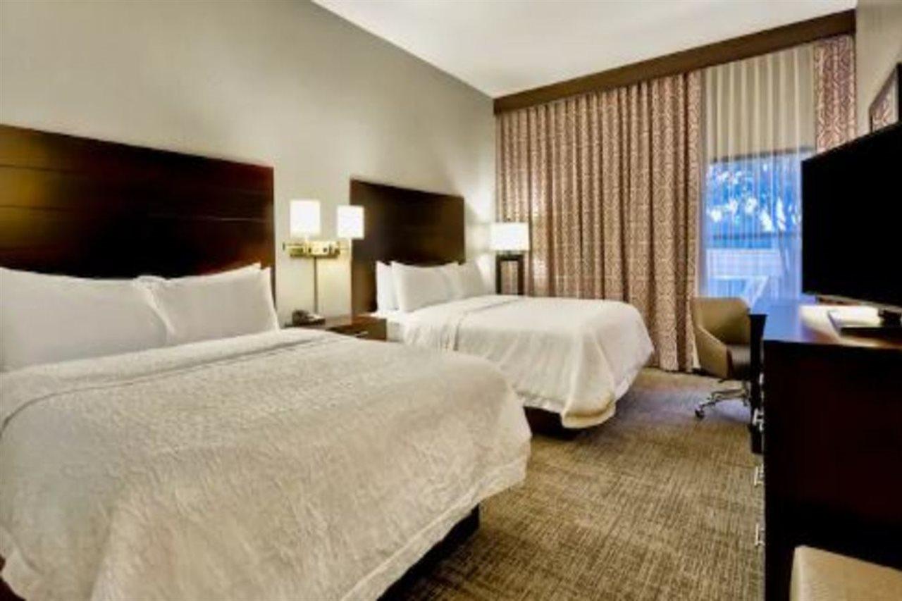 Hampton Inn Старквилл Экстерьер фото