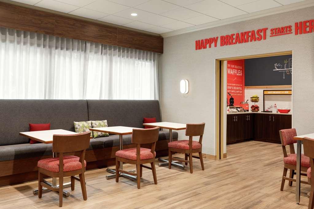 Hampton Inn Старквилл Ресторан фото