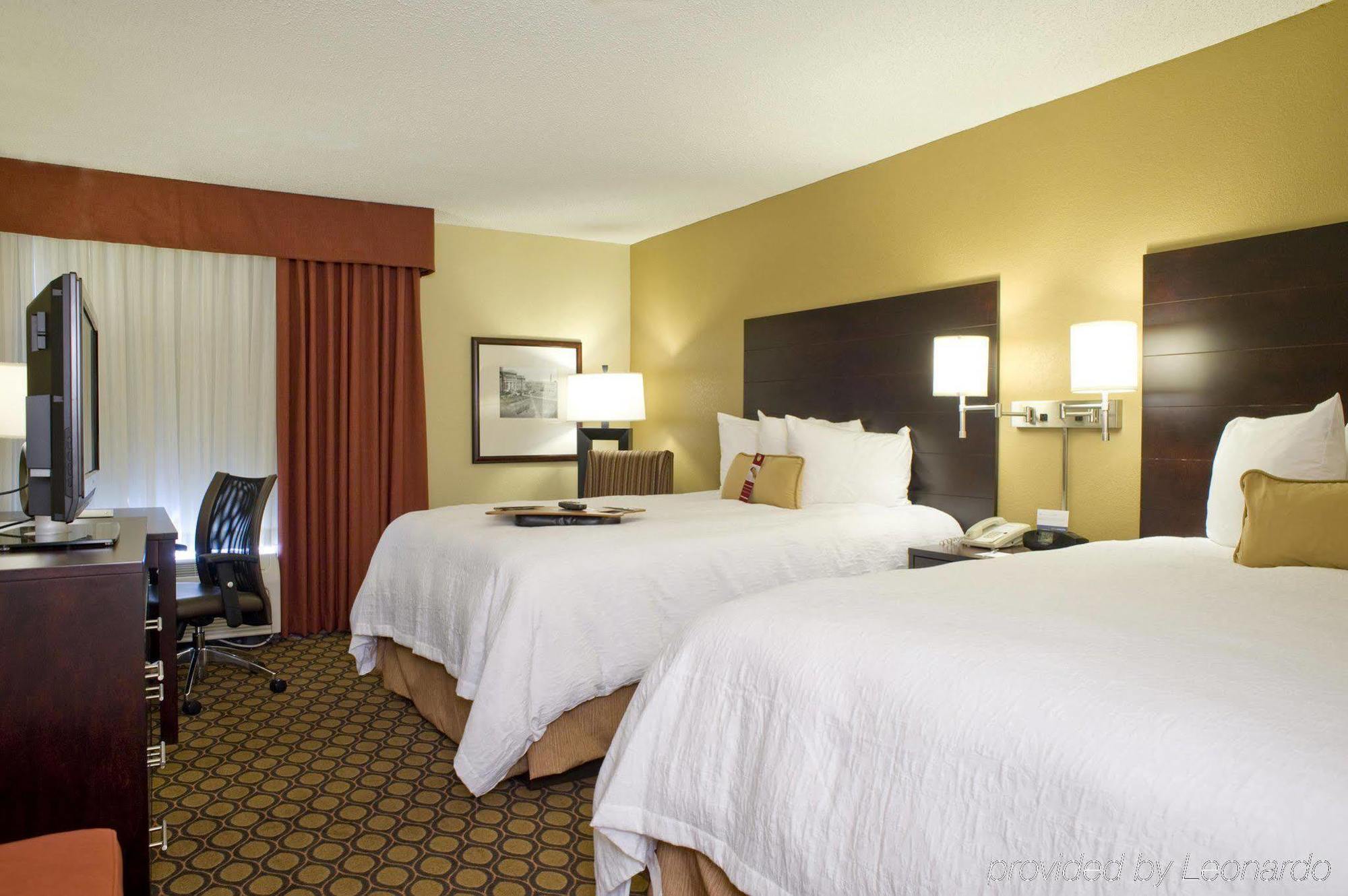 Hampton Inn Старквилл Номер фото