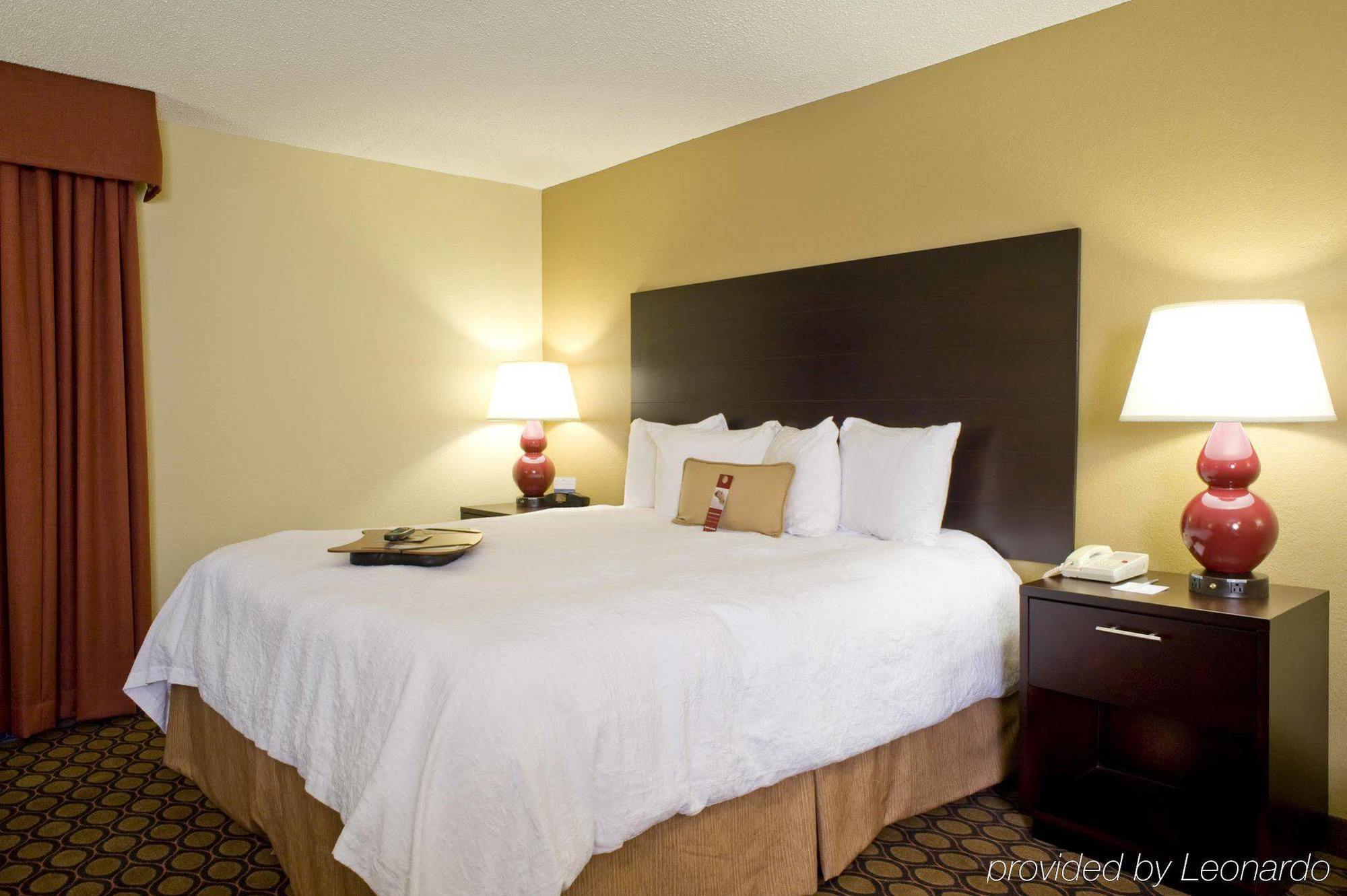 Hampton Inn Старквилл Экстерьер фото