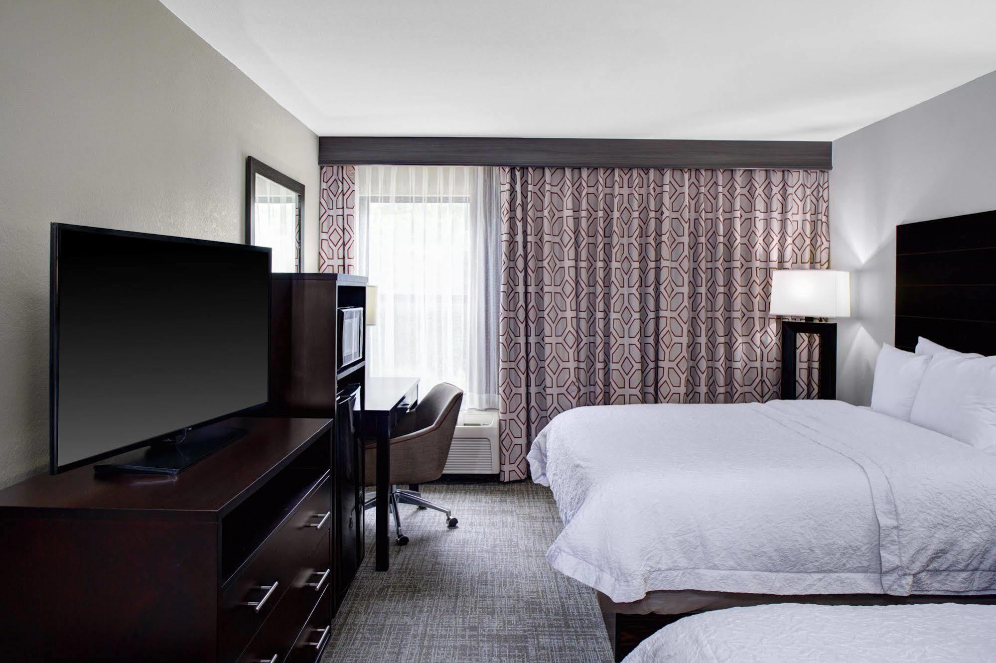 Hampton Inn Старквилл Экстерьер фото