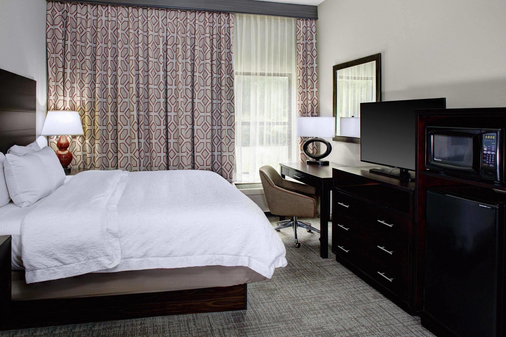 Hampton Inn Старквилл Экстерьер фото
