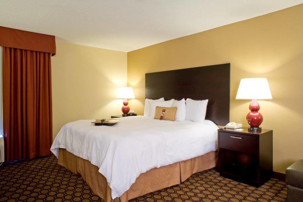 Hampton Inn Старквилл Экстерьер фото