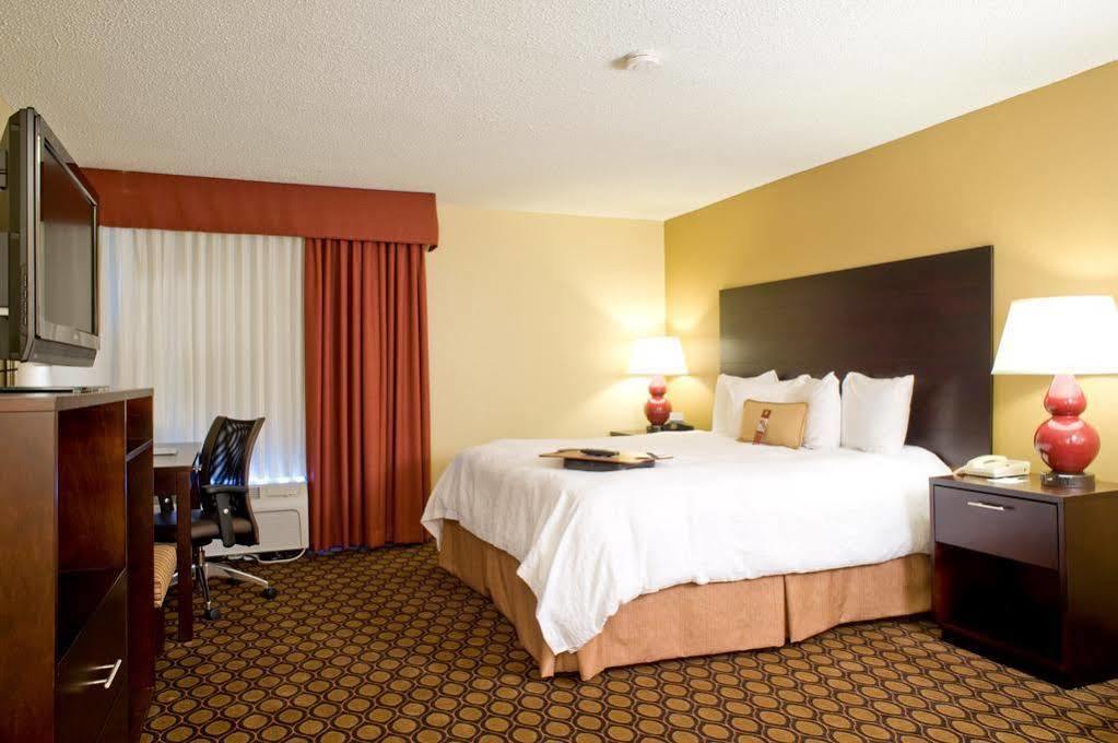 Hampton Inn Старквилл Экстерьер фото