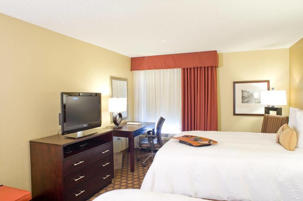 Hampton Inn Старквилл Экстерьер фото