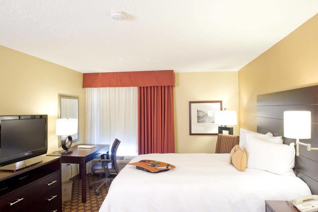 Hampton Inn Старквилл Экстерьер фото