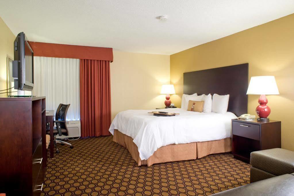 Hampton Inn Старквилл Экстерьер фото