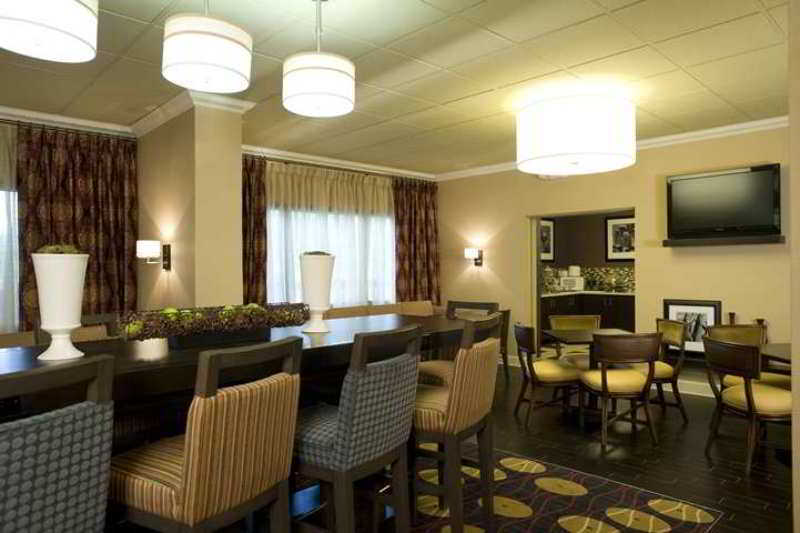 Hampton Inn Старквилл Ресторан фото